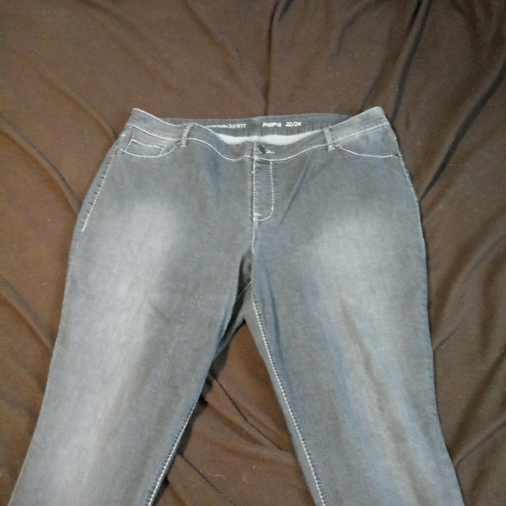Grayish colored jeggings!
